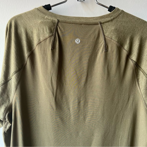 Men’s Lululemon short sleeve tech shirt size XL~ like new - Picture 3 of 11